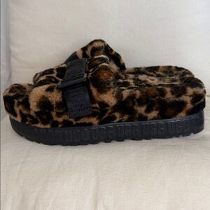 UGG Fluffita Sandals